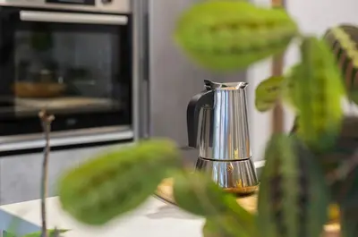 Utensilios para hacer té y café en Good times Sevilla