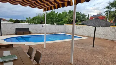 Piscina en o cerca de chalet El campillo