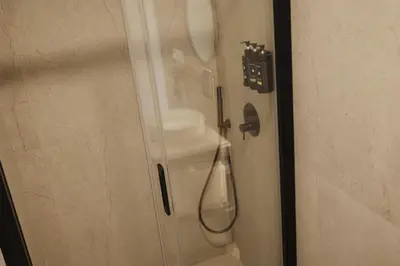 Un baño de PALOMA SUITES