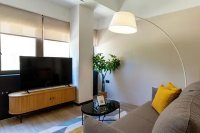 Una televisión o centro de entretenimiento en Feelathome Nervión Apartments