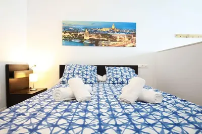 Cama o camas de una habitación en Nuevo estudio centro Sevilla. AC/WIFI Castellar 56