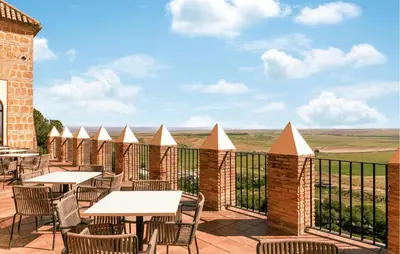 Un balcón o terraza de 2 Bedroom Beautiful Home In Carmona