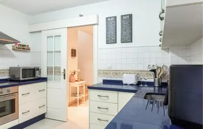Una cocina o zona de cocina en 2 Bedroom Beautiful Home In Carmona
