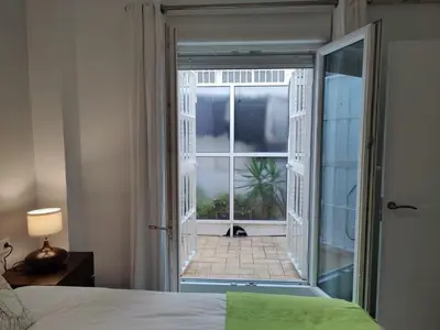 Cama o camas de una habitación en Luminoso Apartamento Exterior en el Centro con Balcón y Patio