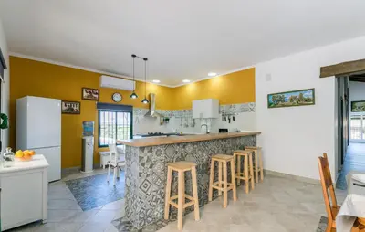 Una cocina o zona de cocina en Nice Home In La Puebla De Los Infan