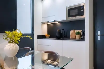 Una cocina o zona de cocina en Luxurious Studio overlooking Casa Pilatos