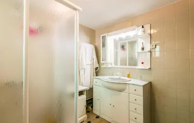 Un baño de Stunning Home In Alcala La Real