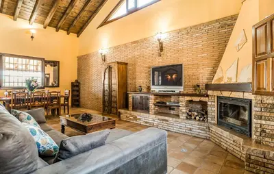 Zona de estar de Lovely Home In Salar With Kitchen