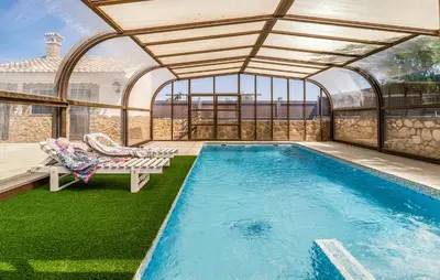 Piscina en o cerca de Lovely Home In Salar With Kitchen