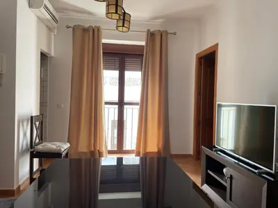 Una televisión o centro de entretenimiento en Apartamento Puerta del Perdón