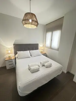 Cama o camas de una habitación en Coello31 - Apartamento céntrico y tranquilo, con piscina y parking
