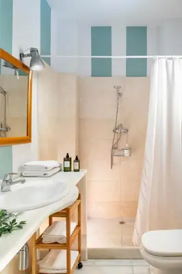 Un baño de Misterhost Sol de Sevilla