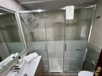 Un baño de Piso en Linares zona centro con parking gratis