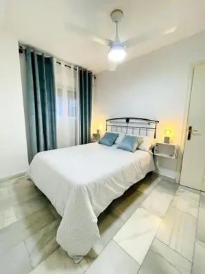 Cama o camas de una habitación en Apartment Queen Pompeyos con Parking bajo reserva Tendillas Mezquita-Catedral
