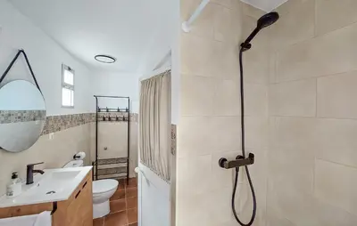 Un baño de Nice Home In Algodonales With Wifi