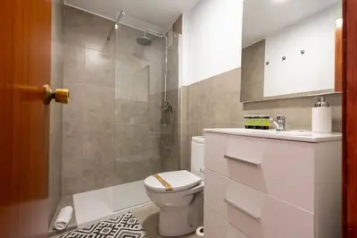 Un baño de Bright Apt. Puerta Osario 3 Bedrooms 2 Bathrooms