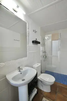 Un baño de Romero Suites 2