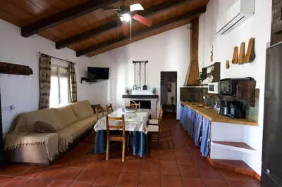 Una cocina o zona de cocina en Casa Rural La Loba