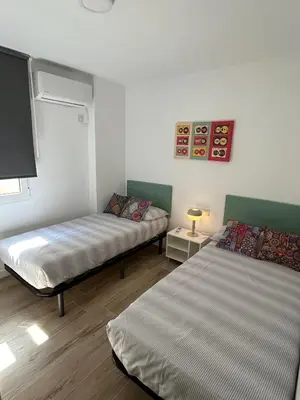 Cama o camas de una habitación en Modern and Bright close to the Station