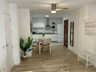 Una cocina o zona de cocina en Modern and Bright close to the Station