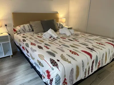 Cama o camas de una habitación en Modern and Bright close to the Station