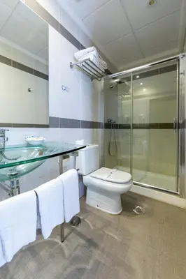 Un baño de Hotel Los Omeyas