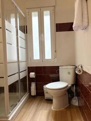 Un baño de Apto Doña Engracia en el casco histórico