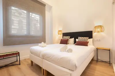 Cama o camas de una habitación en Modern Duplex 2B 2Bath Historic Centre