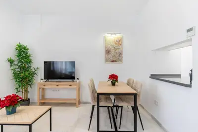 Una televisión o centro de entretenimiento en APARTAMENTOS FIBES GARDEN SEVILLA