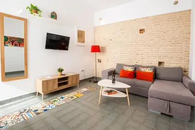 Una televisión o centro de entretenimiento en Espíritu Santo Primero