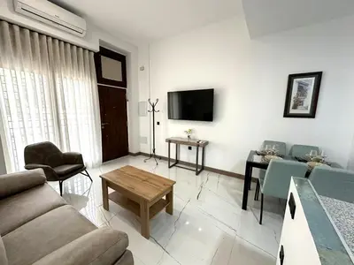 Una televisión o centro de entretenimiento en DS Ziryab Suites 5