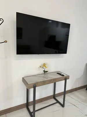 Una televisión o centro de entretenimiento en DS Ziryab Suites 5