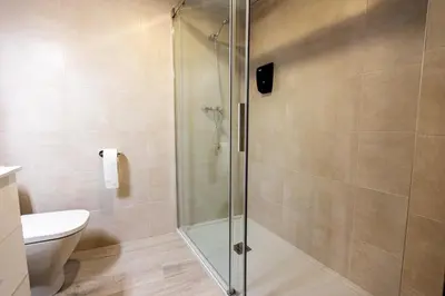 Un baño de Parking Entre Patios Centro