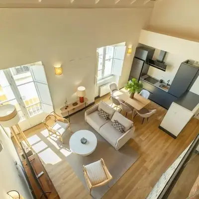 Pasaje Mallol Central Duplex by Valcambre