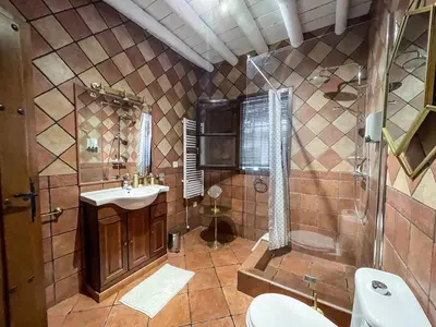 Un baño de Villa Los Arrendajos, privacy in de natuur in Granada