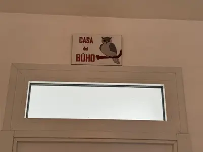 Certificado, premio, señal o documento que está expuesto en Apartamento Búho - Junto al Castillo