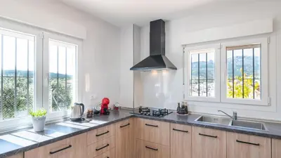 Una cocina o zona de cocina en Villa Los Ruedos Riogordo by Ruralidays
