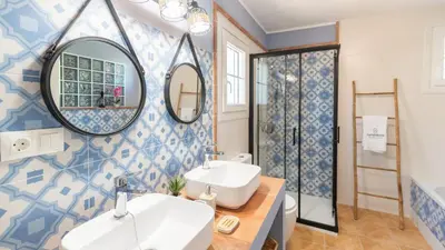 Un baño de Rubito el Olmo Villanueva de la Concepción by Ruralidays