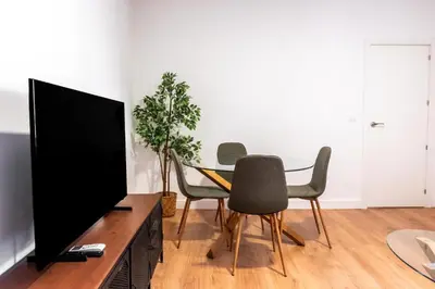 Una televisión o centro de entretenimiento en Resolana Home Sevilla !