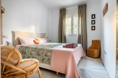 Cama o camas de una habitación en Piso con patio privado y parking Nervión Sevilla