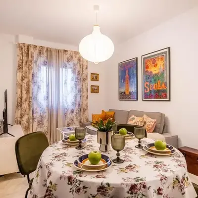 Piso con patio privado y parking Nervión Sevilla