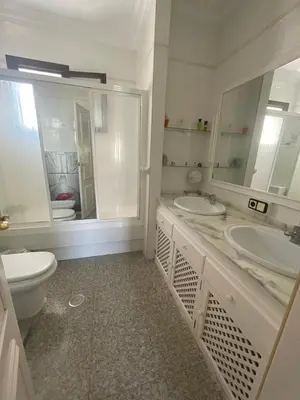 Un baño de Villa Familia