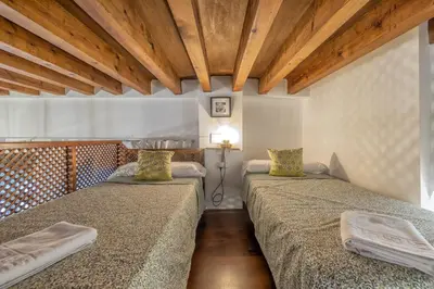 Cama o camas de una habitación en Apartamento Dúplex Juramento & Descanso en el Casco Antiguo