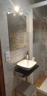 Un baño de La guarida delChorro