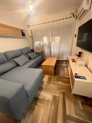Una televisión o centro de entretenimiento en Lovely Rooms en piso compartido