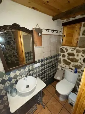 Un baño de Los Chozos de Cazalla II