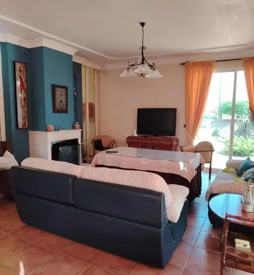 Una televisión o centro de entretenimiento en Villa Santa Ana
