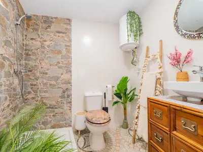 Un baño de Cubo's Noches de Luna Family Casabermeja House