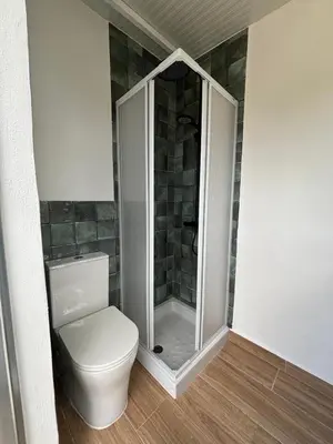Un baño de Casa Carla Andalucia, Caminito del Rey