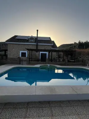 Piscina en o cerca de Tres deseos